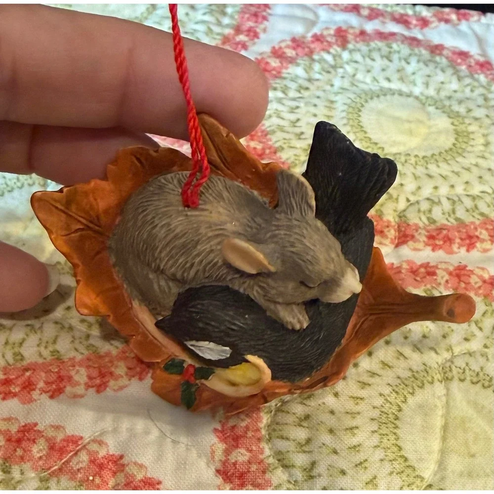 Silvestri Charming‎ Tails Catchen Zzzz's Ornament Clip On Mouse Bird Figurine